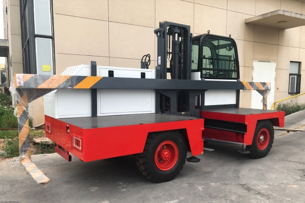 Empilhadeira Lateral Elétrica SOCMA HNS20EL para Manipulação de Objetos Longos